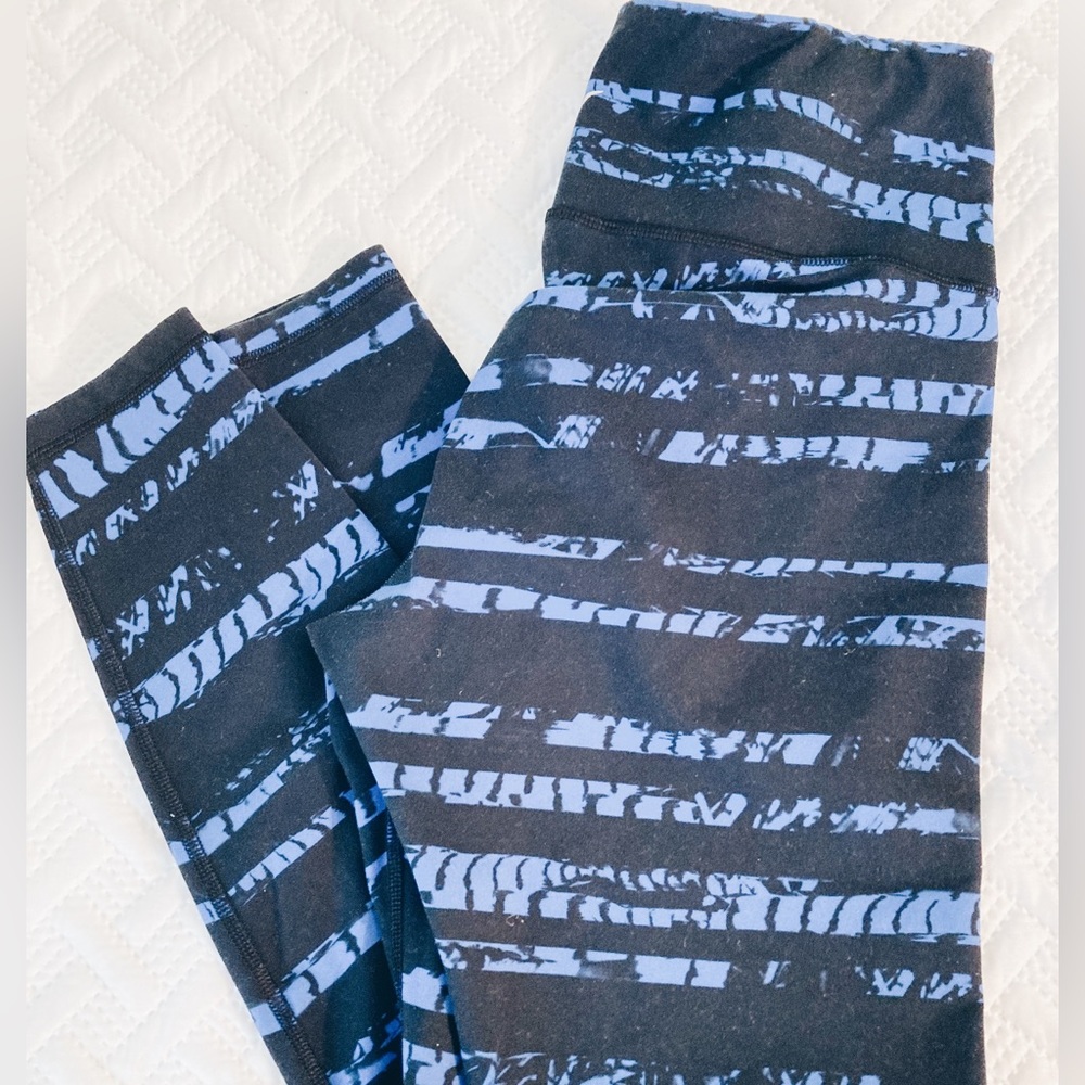 Old Navy Active Go Dry Cropped Fitted Printed Leggings Black and Blue Women’s LP